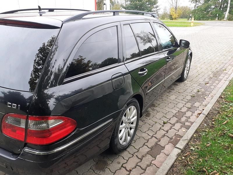 Usata Mercedes E280 190 CV (139 kW) 2009 Nero Station wagon