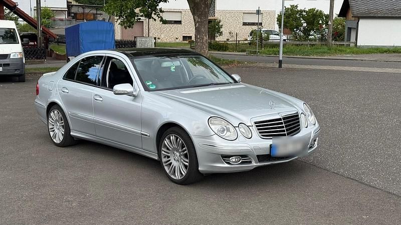 Silber Gebraucht 2007 Mercedes E320 Limousine | 2.900 € (Guter Preis) - Bild 1/4