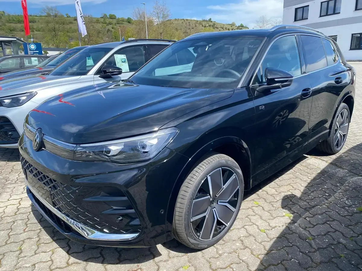 Gebraucht VW Tiguan R-line 193 PS (141 kW) 2025 SUV