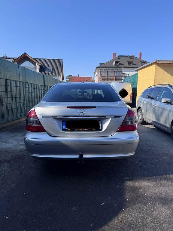 Gebraucht Mercedes E220 Elegance 170 PS (125 kW) 2007 Silber Limousine