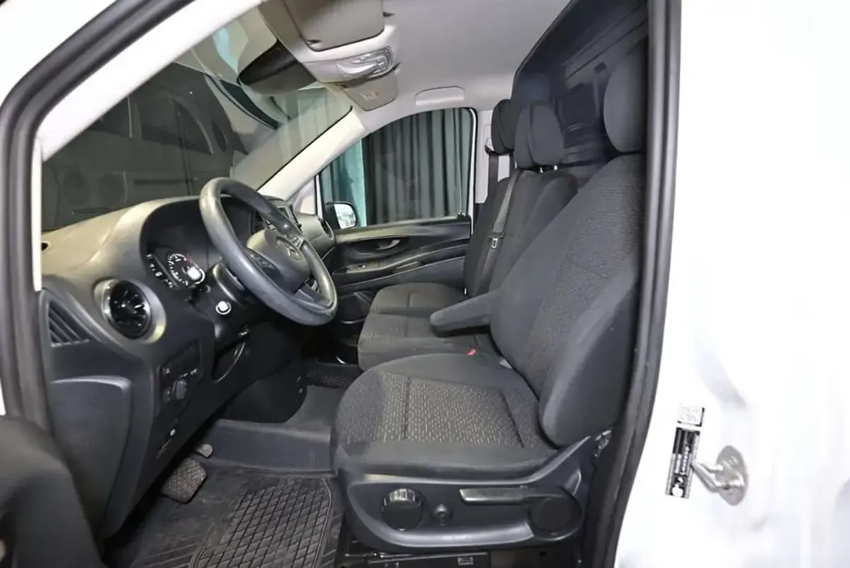 Gebraucht Mercedes Vito 163 PS (119 kW) 2023 Arktikweiß Van