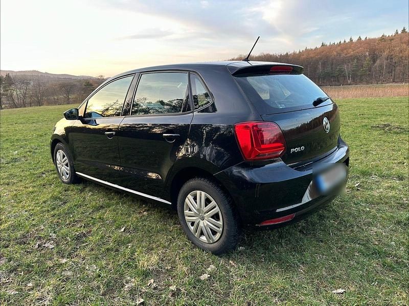 Gebraucht VW Polo 60 PS (44 kW) 2014 Schwarz Kleinwagen