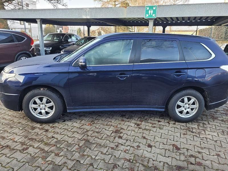 Gebraucht Mitsubishi Outlander Invite 150 PS (110 kW) 2013 Blau SUV