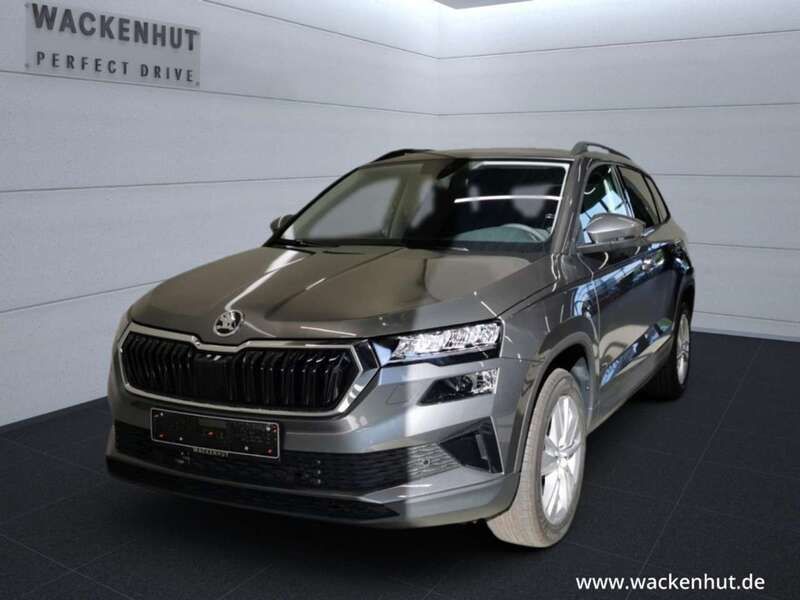 Grau Gebraucht 2024 Skoda Karoq Selection SUV | 32.800 € (Fairer Preis) - Bild 1/4