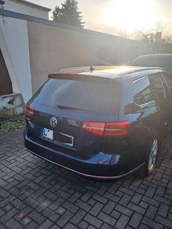 Gebraucht VW Passat Highline 150 PS (110 kW) 2019 Blau Kombi