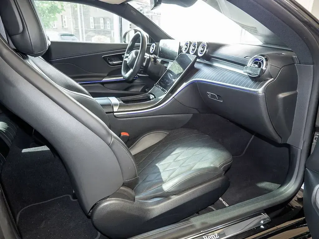 Gebraucht Mercedes 450 381 PS (280 kW) 2024 Schwarz / obsidianschwarz (metallic) Coupé