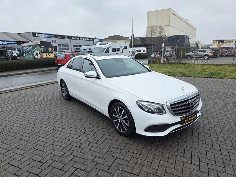 Gebraucht Mercedes E220 194 PS (142 kW) 2019 Weiß Limousine