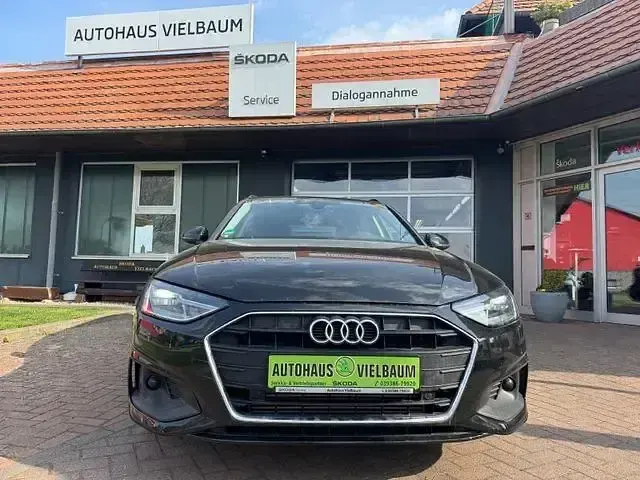 Używany Audi A4 Basis 150 KM (110 kW) 2022 Czarny Kombi