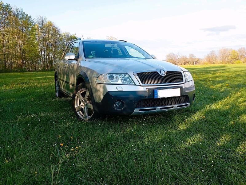 Silber Gebraucht 2007 Skoda Octavia Scout Kombi | 3.150 € (Fairer Preis) - Bild 1/4