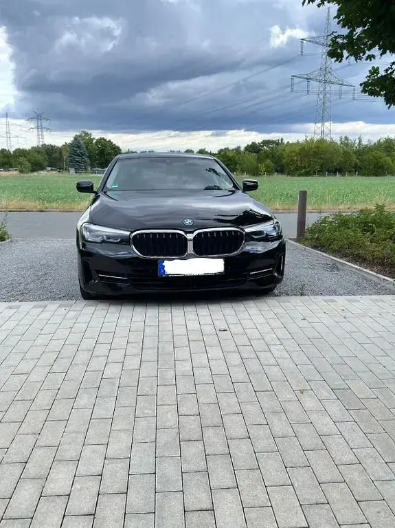 Gebraucht BMW 530e Sport Line 292 PS (214 kW) 2022 Schwarz Limousine