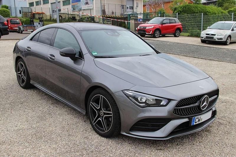 Mountaingrau Gebraucht 2023 Mercedes CLA200 Business Coupé | 35.500 € (Fairer Preis) - Bild 1/4