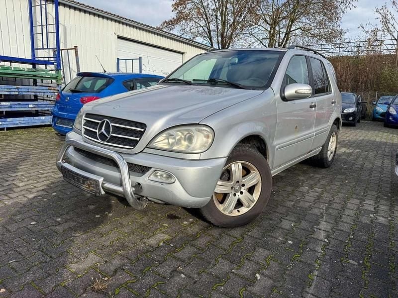 Brillantsilber metalliclack Gebraucht 2002 Mercedes ML270 SUV | 1.990 € (Superpreis) - Bild 1/4