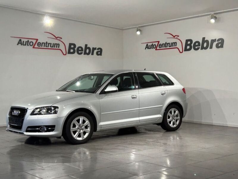 Eissilber metallic Gebraucht 2011 Audi A3 Sportback Ambiente Limousine | 11.990 € (Etwas zu teuer) - Bild 1/4
