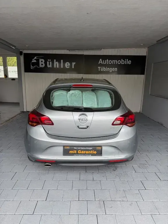 Gebraucht Opel Astra Exklusiv 140 PS (102 kW) 2015 Silber Limousine
