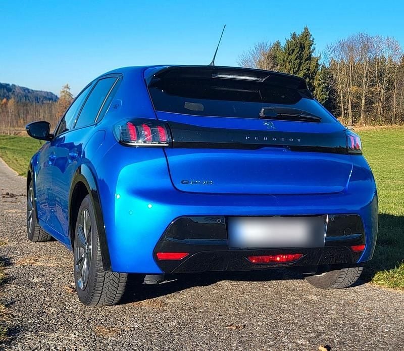 Gebraucht Peugeot e-208 Allure 100 kW (136 PS) 2021 Blau Kleinwagen