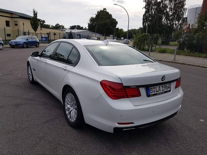 Gebraucht BMW 740 306 PS (225 kW) 2010 Beige Limousine