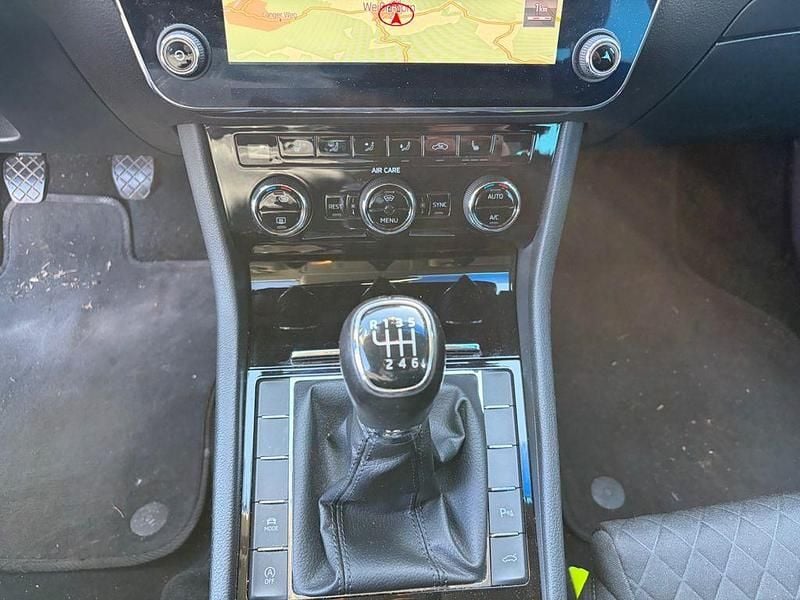 Gebraucht Skoda Superb Style 150 PS (110 kW) 2017 Blau Kombi