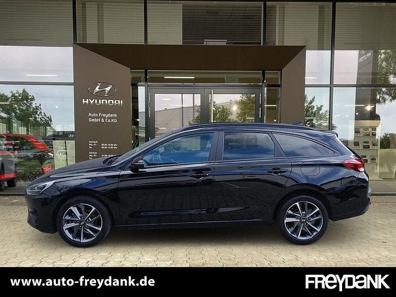 Gebraucht Hyundai i30 Advantage 101 PS (74 kW) 2025 Abyss black / mic Kombi