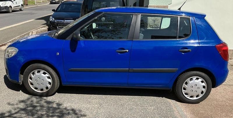 Blau Gebraucht 2009 Skoda Fabia Classic Limousine | 1.999 € (Superpreis) - Bild 1/4