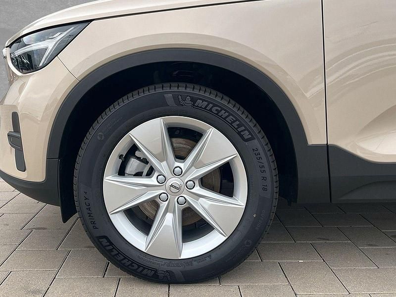 Neu Volvo XC40 Core 163 PS (119 kW) 2025 Sand dune SUV
