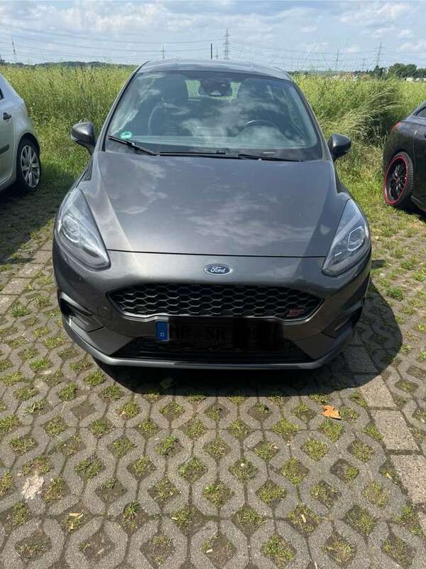 Grau Gebraucht 2019 Ford Fiesta ST Kleinwagen | 9.990 € (Superpreis) - Bild 1/4