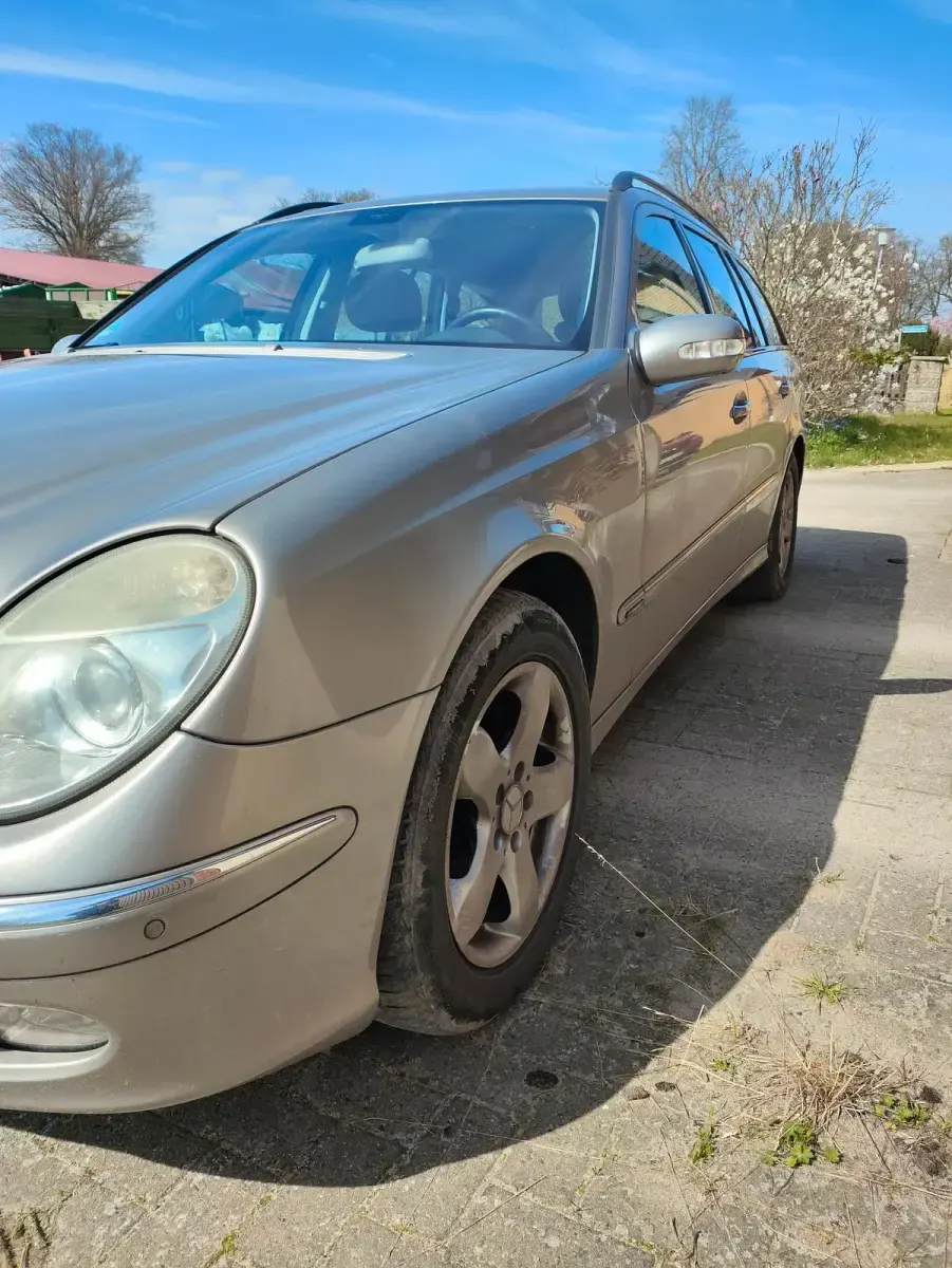 Gebraucht Mercedes E200 163 PS (119 kW) 2006 Grau Kombi