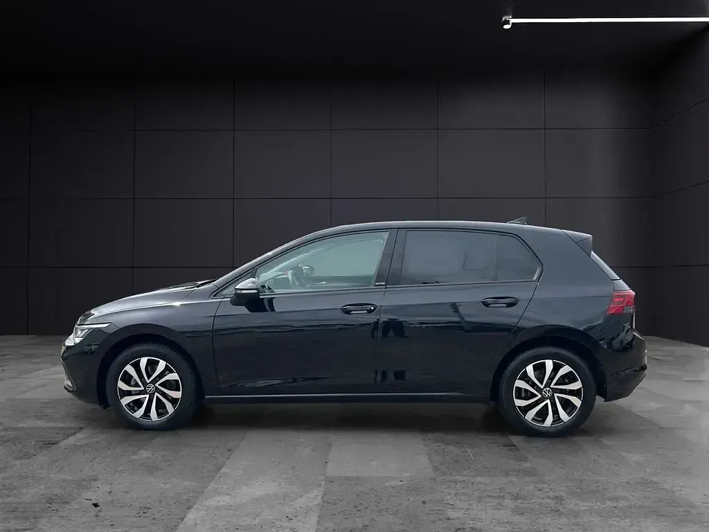 Gebraucht VW Golf VIII Active 150 PS (110 kW) 2022 Schwarz Limousine