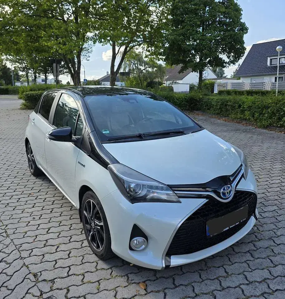 Gebraucht Toyota Yaris Hybrid Lounge 101 PS (74 kW) 2017 Kleinwagen