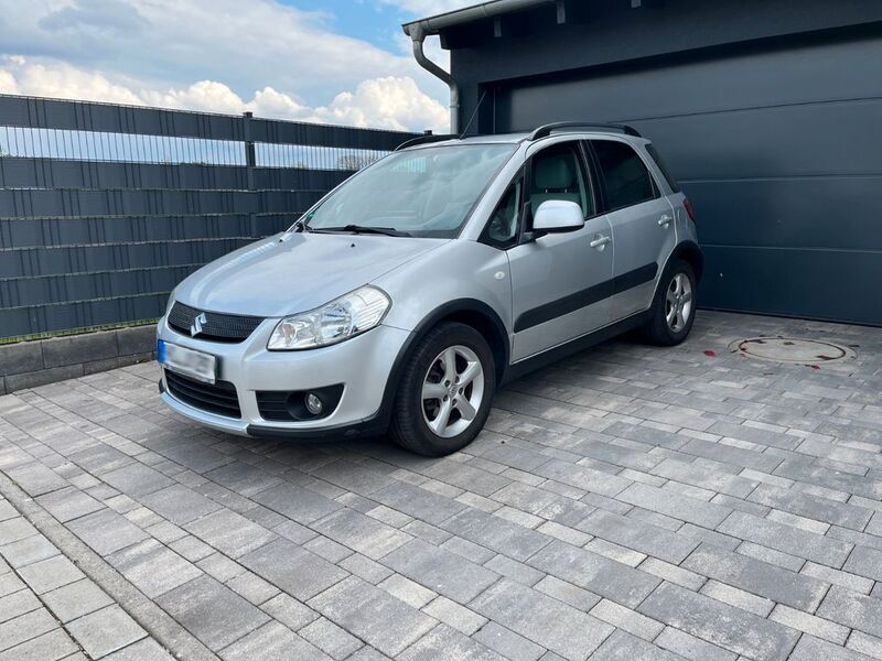 Silber Gebraucht 2009 Suzuki SX4 Comfort Limousine | 2.999 € (Fairer Preis) - Bild 1/4
