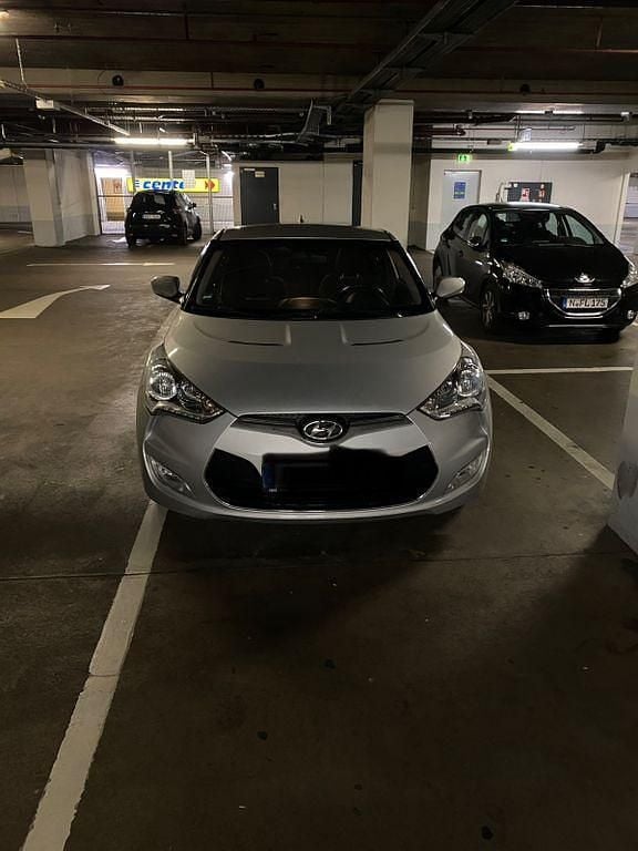 Gebraucht Hyundai Veloster Style 140 PS (102 kW) 2012 Silber Kleinwagen