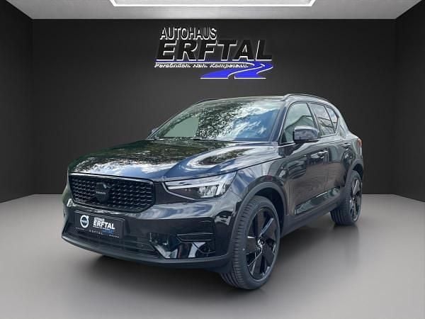 Grau (onyx black metallic) Neu 2025 Volvo XC40 Plus SUV | 39.140 € (Superpreis) - Bild 1/4