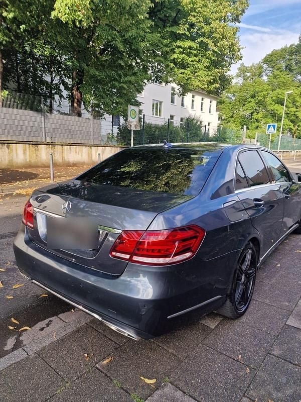 Gebraucht Mercedes E200 139 PS (102 kW) 2014 Blau Limousine
