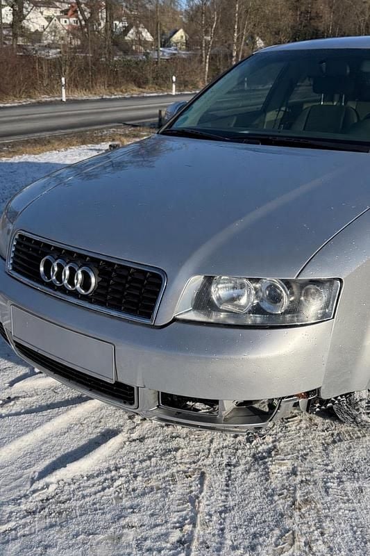 Gebraucht Audi A4 135 PS (99 kW) 2002 Silber Limousine