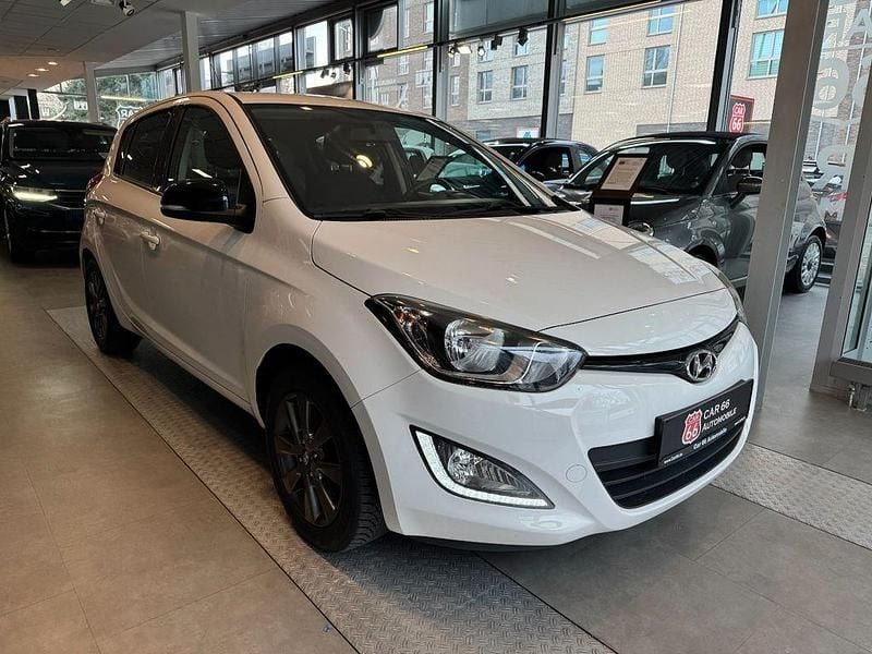 Gebraucht Hyundai i20 Edition 86 PS (63 kW) 2015 Weiß Limousine