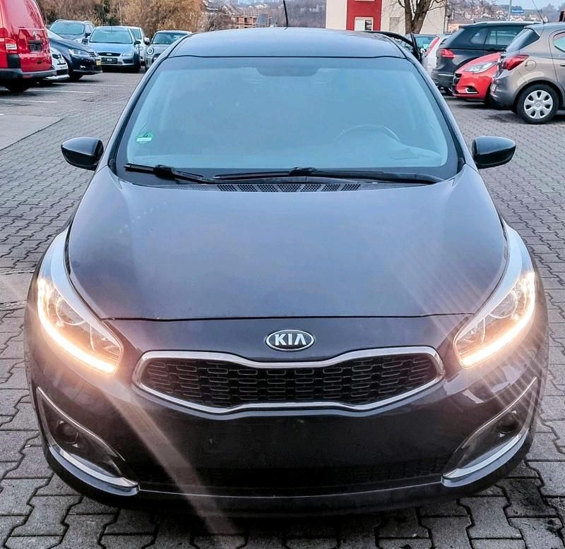 Gebraucht Kia Ceed 101 PS (74 kW) 2016 Schwarz Kleinwagen