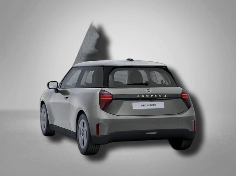 Second-hand Mini Cooper SE Essential 160 kW (218 CP) 2025 Argintiu Hatchback