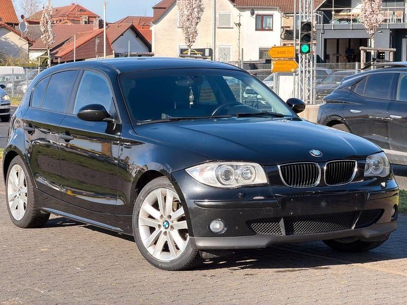 Gebraucht BMW 118 122 PS (89 kW) 2005 Saphirschwarz Kleinwagen