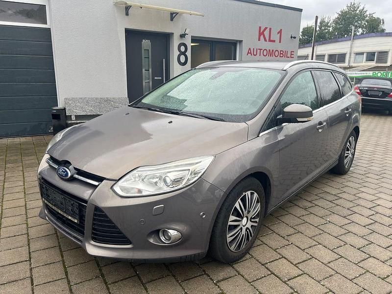 Braun Gebraucht 2014 Ford Focus Titanium Limousine | 2.490 € (Superpreis) - Bild 1/4