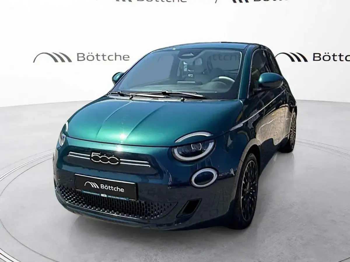 Gebraucht Fiat 500e La Prima 86 kW (118 PS) 2023 Ozean grün Kleinwagen