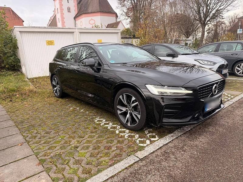 Schwarz Gebraucht 2022 Volvo V60 Kombi | 27.000 € (Guter Preis) - Bild 1/4