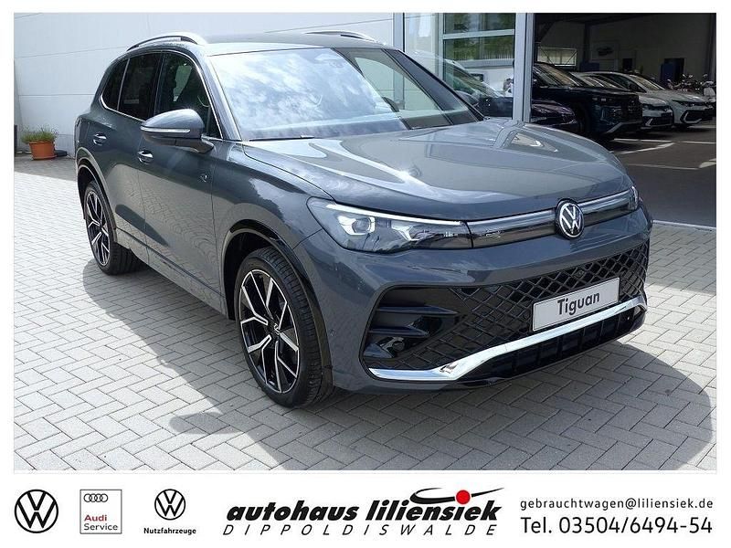 Grau Gebraucht 2025 VW Tiguan R-line SUV | 49.950 € (Teuer) - Bild 1/4