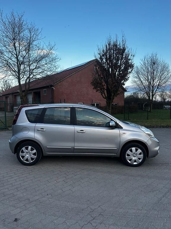 Gebraucht Nissan Note Acenta 88 PS (64 kW) 2010 Silber Kleinwagen