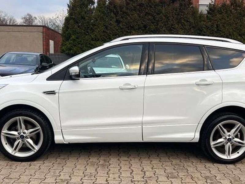 Gebraucht Ford Kuga Individual 180 PS (132 kW) 2015 Weiß SUV