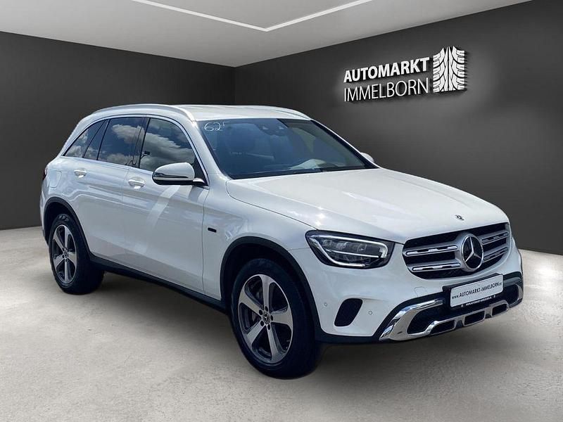 Gebraucht Mercedes GLC300e 306 PS (225 kW) 2021 Weiß SUV