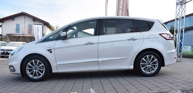 Weiß Gebraucht 2017 Ford S-MAX Vignale Van / Kleinbus | 9.999 € (Fairer Preis) - Bild 1/4