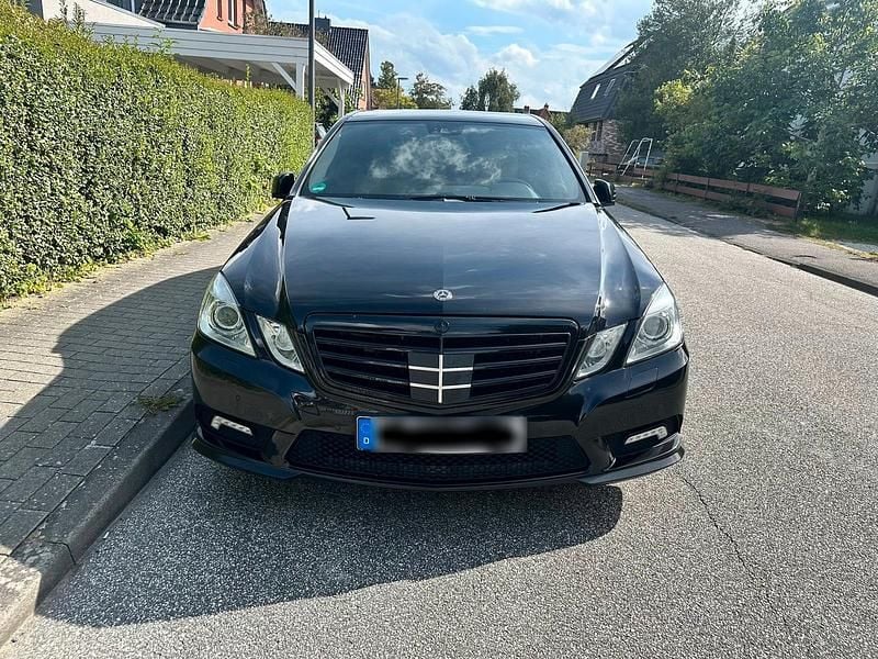 Schwarz Gebraucht 2010 Mercedes E300 Avantgarde Limousine | 10.000 € (Fairer Preis) - Bild 1/4