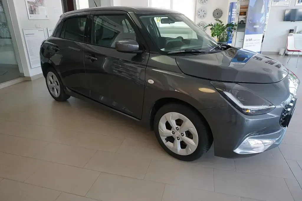 Gebraucht Suzuki Swift Comfort 83 PS (61 kW) 2025 Grau Kleinwagen