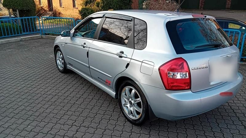 Gebraucht Kia Cerato 105 PS (77 kW) 2007 Grau Limousine