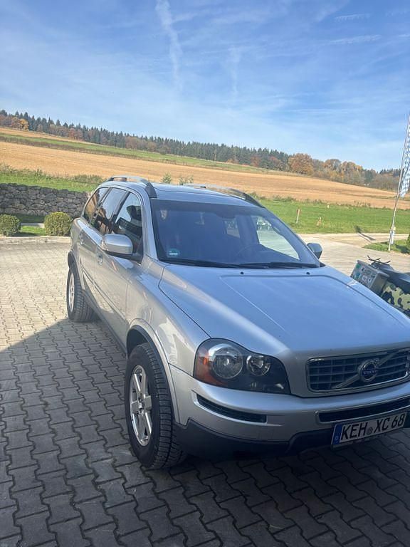 Silber Gebraucht 2011 Volvo XC90 Momentum SUV | 12.380 € (Etwas zu teuer) - Bild 1/4
