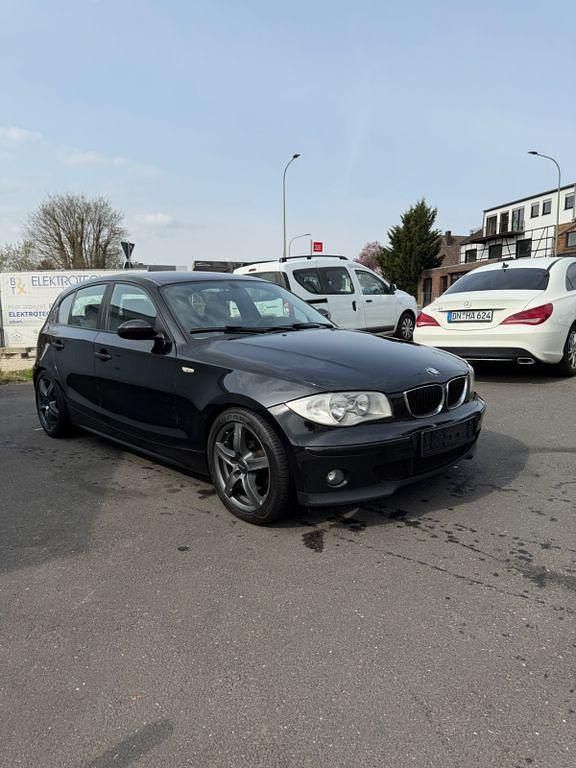Gebraucht BMW 118 122 PS (89 kW) 2007 Schwarz Kleinwagen